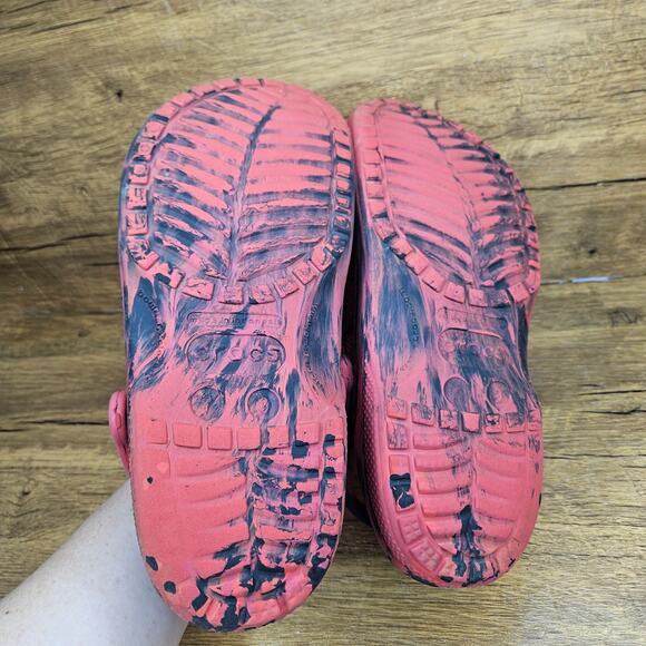 Croc Red black Marble Slip on Classic Clogs size 7 Mens 9 Womens - Picture 7 of 8